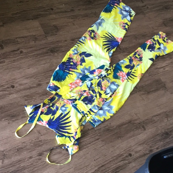 Floral Romper - Picture 3 of 8